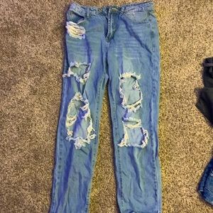 baggy ripped mom jeans